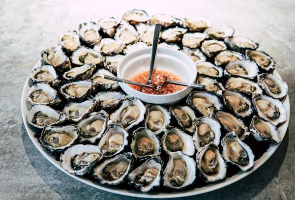 How many oysters can one find in a bushel?