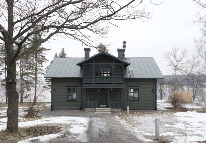 12 Favorites: Snow-Covered Cabins from the Remodelista Archives