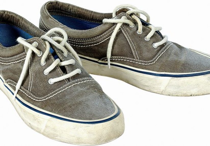How to Remove Mold From Canvas Shoes With Alcohol