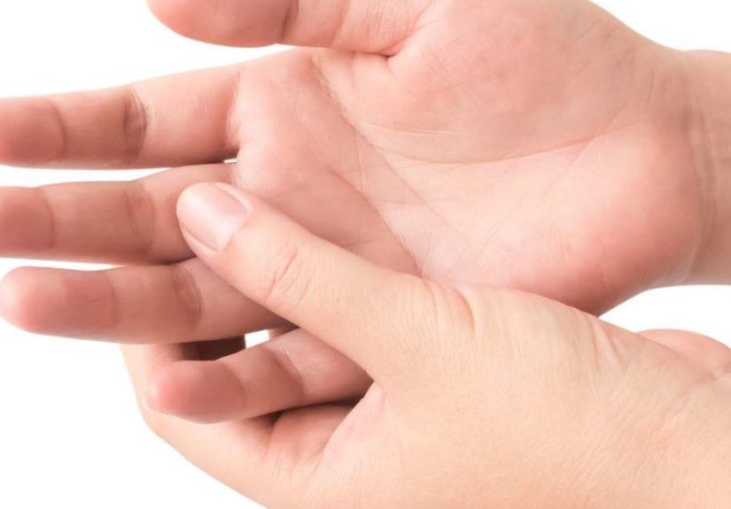 Jammed Finger: Symptoms, Treatment, and When to See a Doctor