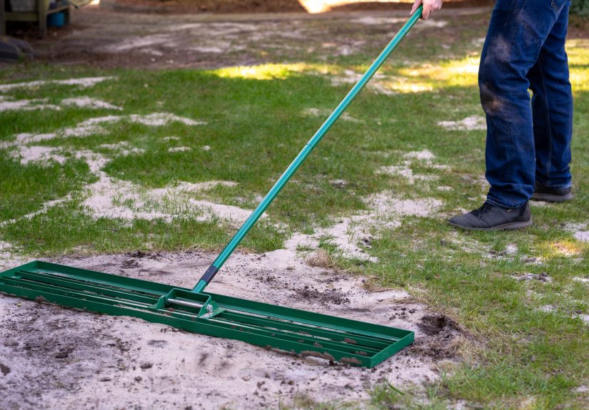 14 Topdressing Tips for a Healthy, Green Lawn Without Chemicals