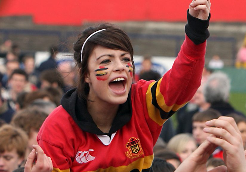 #281 The Loudest Guy at the Game - 1000 Awesome Things