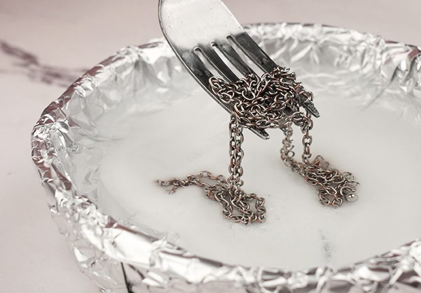 3 Ways to Clean a Silver Necklace