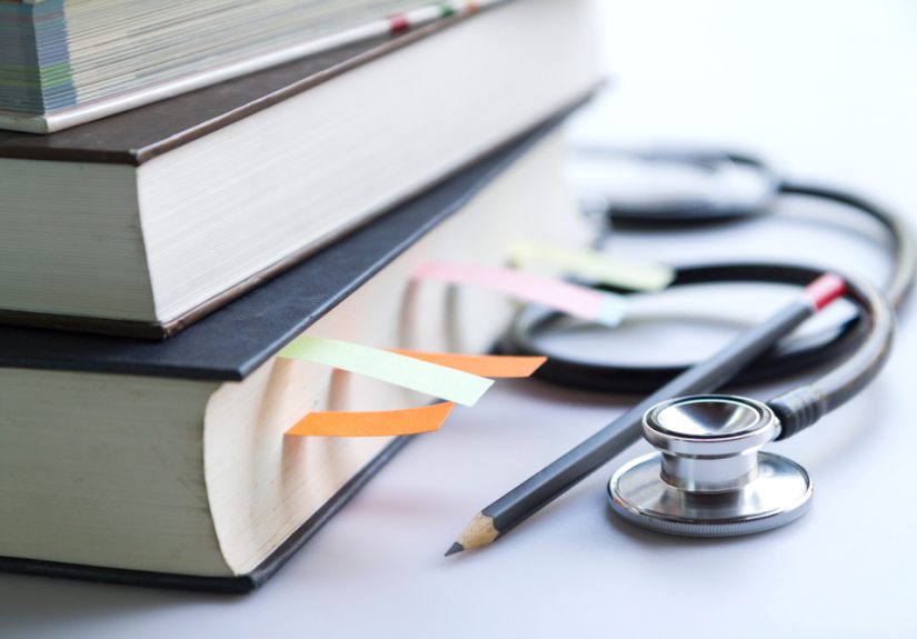 8 Scholarship Tips for Medical School