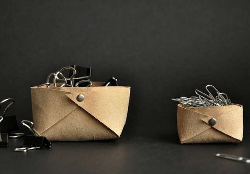 DIY: A Storage Tray Made from a Single Piece of Leather