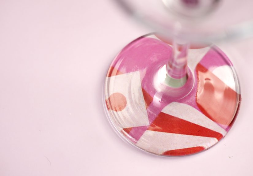 4 Ways to Decorate Wine Glasses