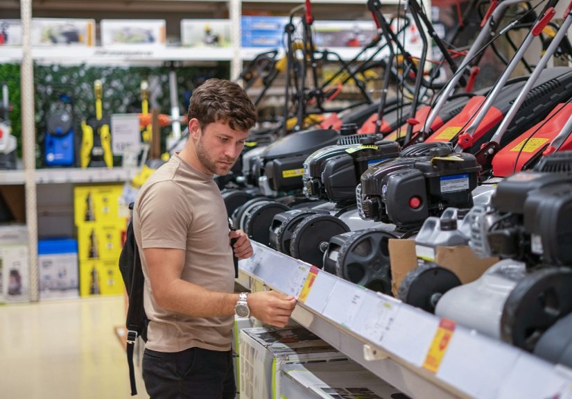 Electric vs. Gas Lawn Mowers: Has Electric Taken Over?