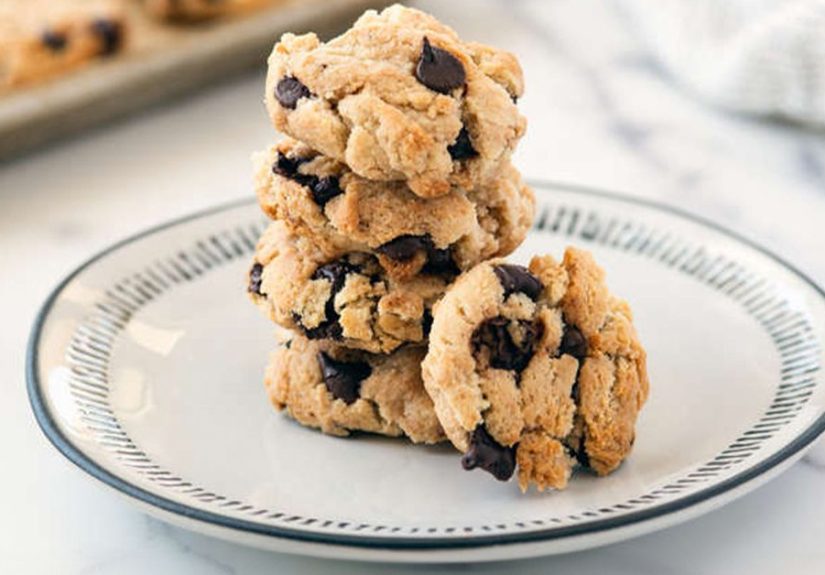 Keto Chocolate Chip Cookies