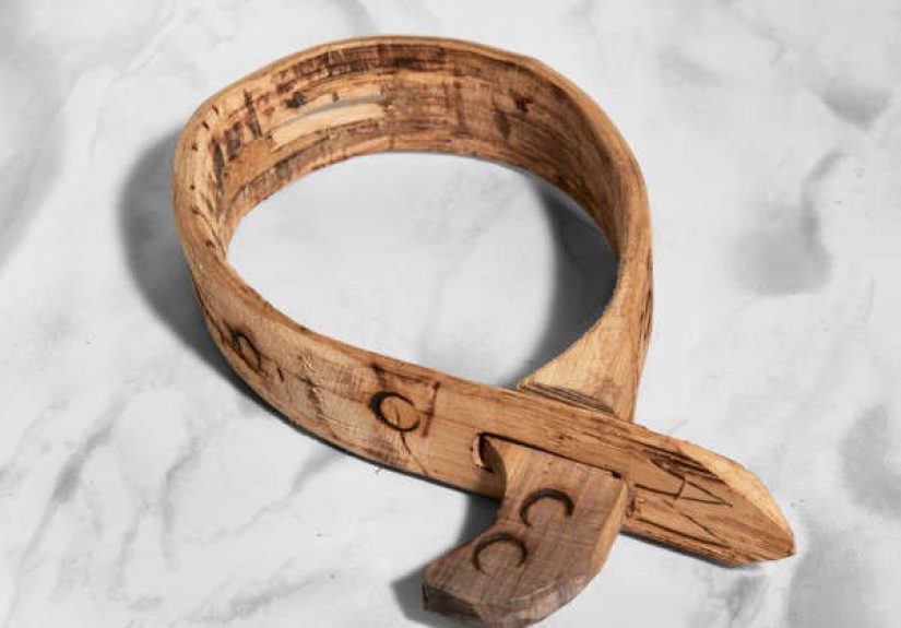 Zevla / Wooden Collar