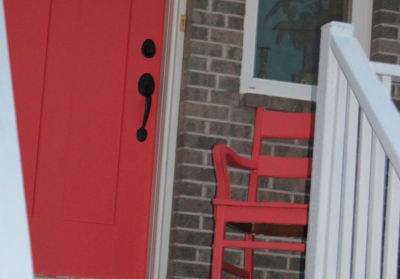 Bringing Fall to Your Front Porch, Even With a Pink Door