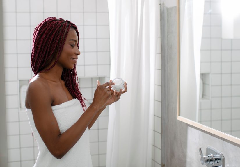 Control Post-Workout Psoriasis Flares With This 3-Step Routine From a Derm