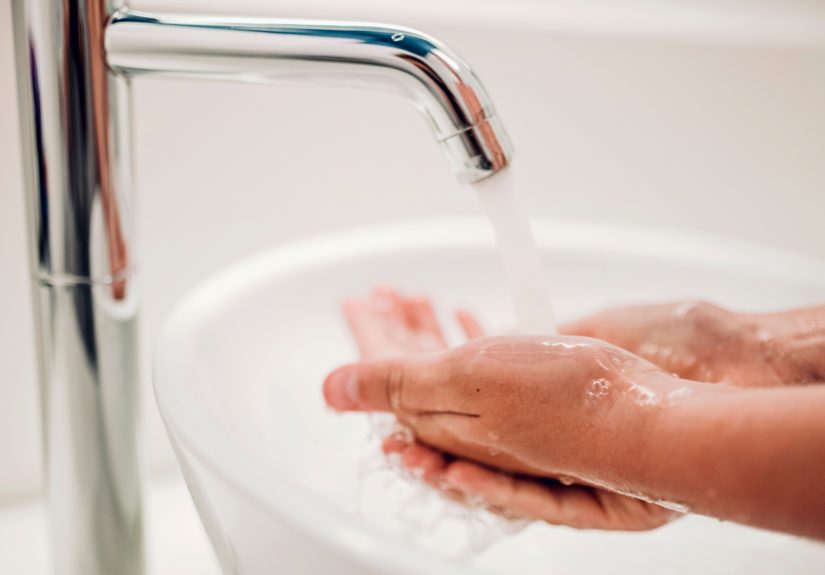 How to Paint Your Nails Without Making a Mess: 8 Steps