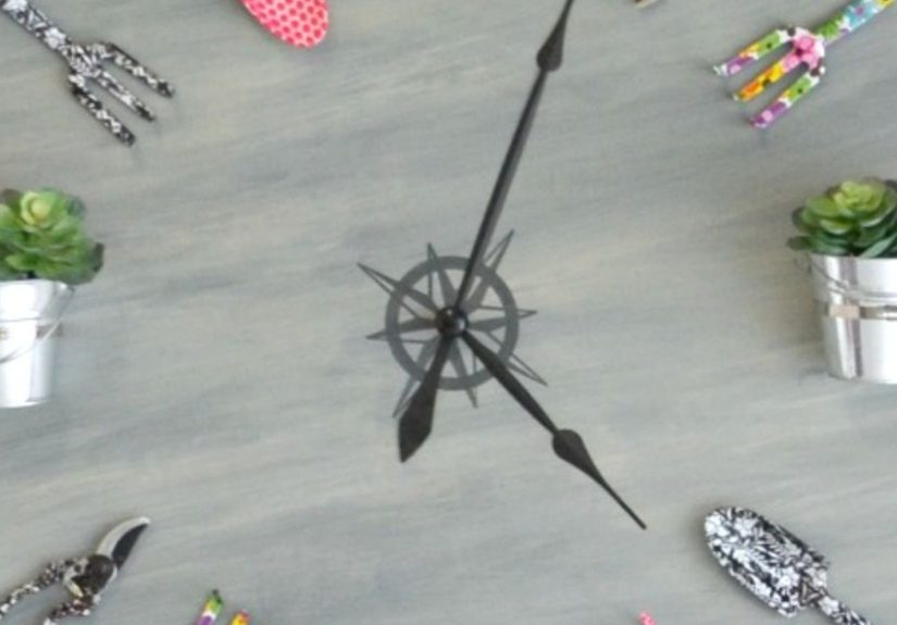 Repurposed Tabletop To Over Sized Garden Clock