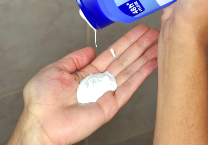 How to Remove Hair Build Up Naturally: 4 DIY Solutions